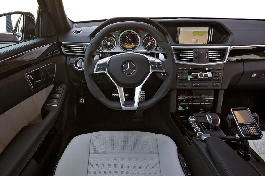  Mercedes-Benz E63 AMG 2012 года  (фото 15 из 30)